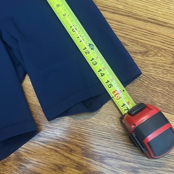 LNDR Navy Blue Biker Shorts Size XS - Picture 5 of 9